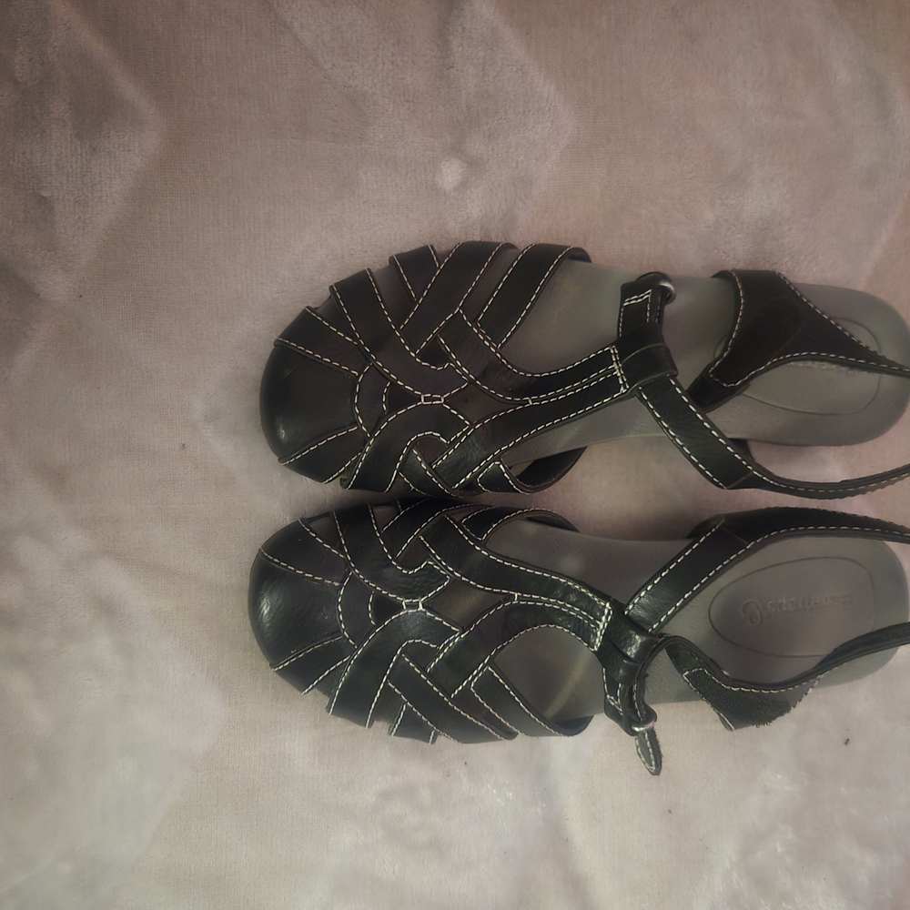 NWOT BareTraps Black Strappy Sandals